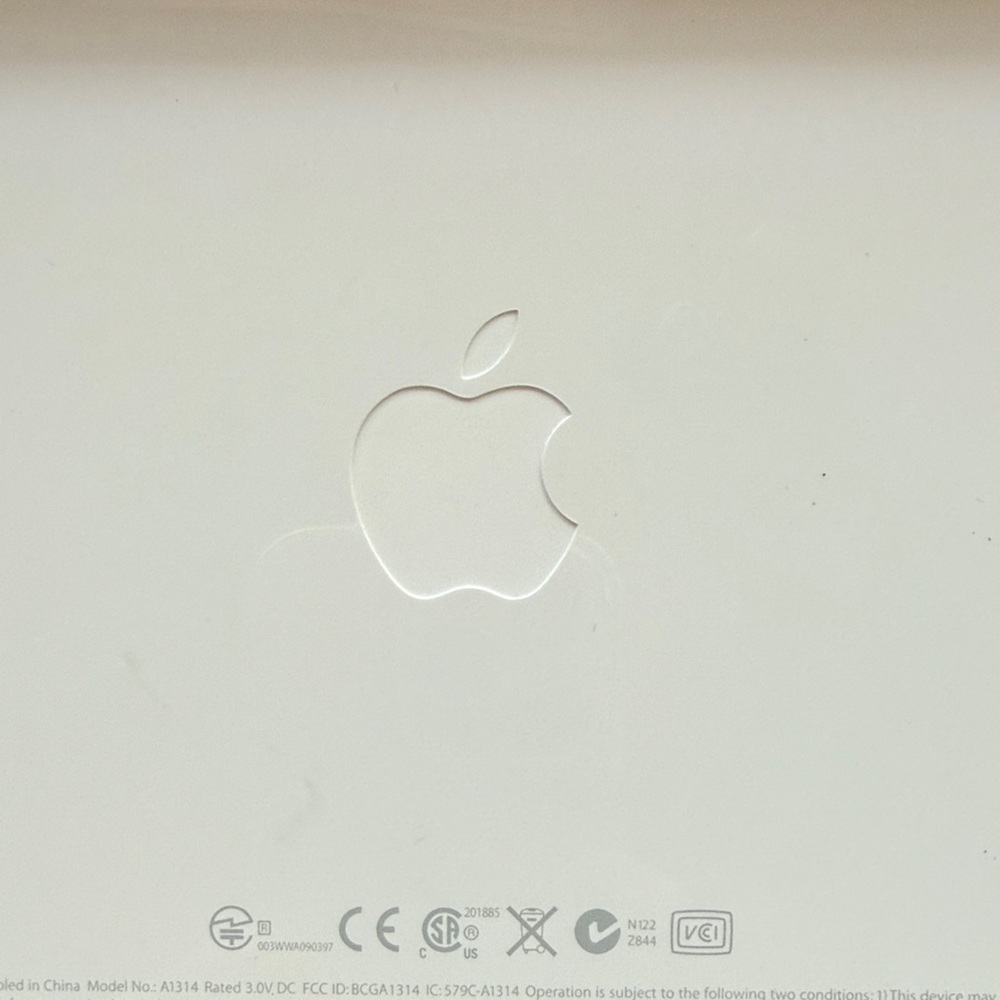 Wireless Apple Keyboard - Picture 2 of 3
